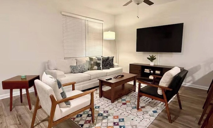 Decatur House | Mid-century Modern Lakefront Townhome