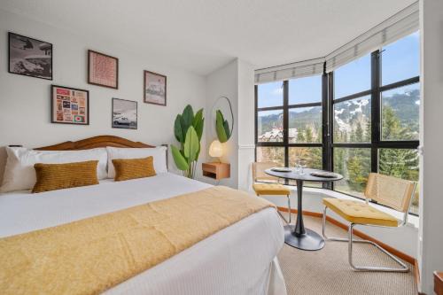 Village North Apartment | Mid Century Modern - Studio w Pool & Hot Tub