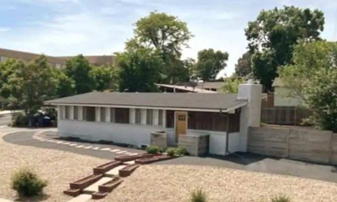 Harvey Park House | Mid-century modern style home in Harvey Park