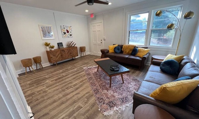 Woodstock House | Mid-Century Modern - Walk to downtown Woodstock, GA