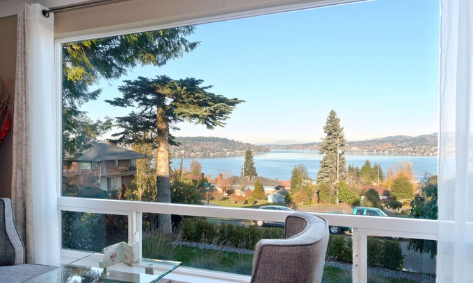 Bryn Mawr-Skyway House | Mid-Century Seattle Home w/Lakefront Views