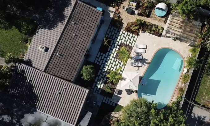 Coral Brook Villa | Mid Century Spacious House 4BR/Heated pool