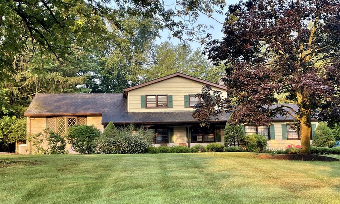 Washington Crossing House | Mid century charming home - monthly rentals welcome