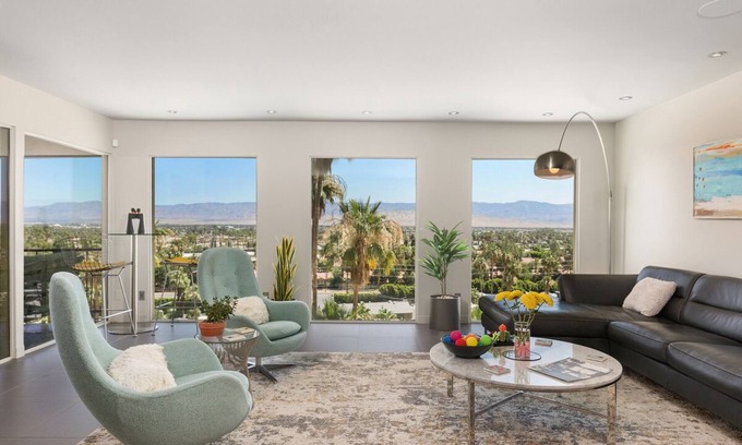 Araby Condo | Mid-Century View Condo in Historic Rimcrest