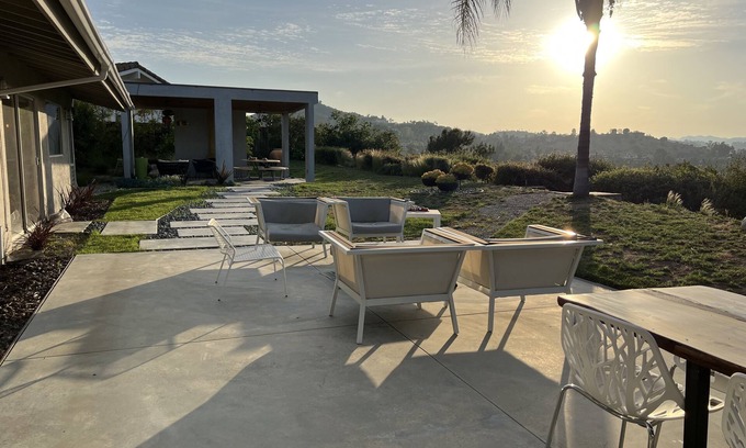 Calabasas House | Mid Century View Home in Calabasas