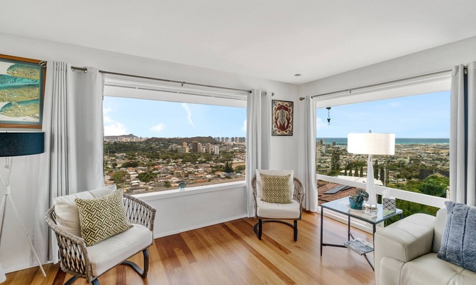 Liliha - Kapalama House | Mid-Century + Views & Privacy near Downtown Honolulu.