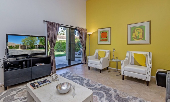 The Rose Garden Condo | Mid-century Wexler condo at The Rose Garden