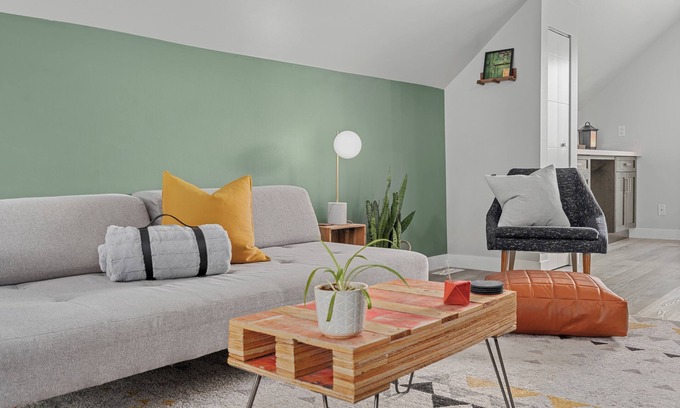 Bridgeland Apartment | Mid Century Zen, 1 BR, Comfy Queen Bed. Near DT.