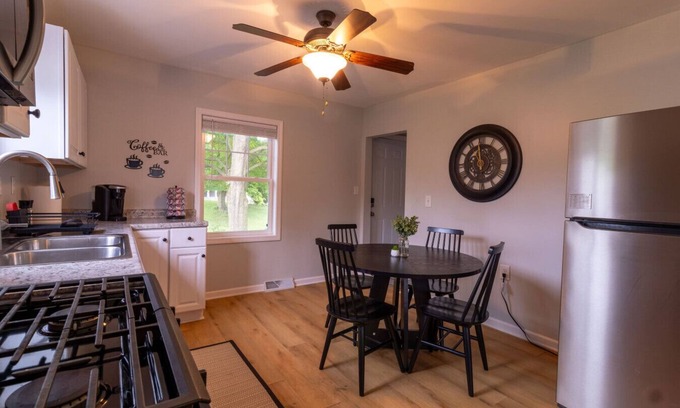 Lexington House | Mid Ohio Cozy Cottage