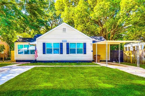 Mobile House | Mid-Town Cave for 6 Guests 3 Bedroom 1 Bath