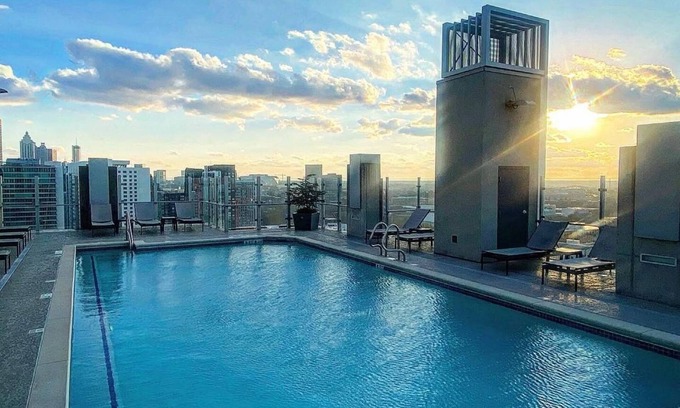 Midtown Apartment | Mid-town Luxury Apt High Rise Gym Pool Parking