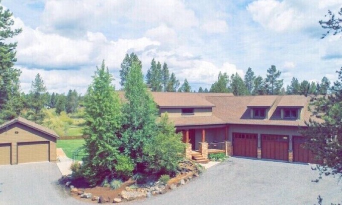 Sunriver Cabin | Mid-week August special! Check calendar for dates! Bring the dogs & floaties!