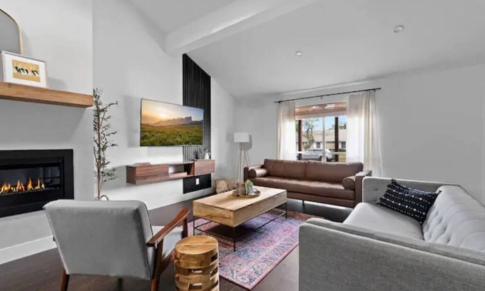 Oak Cliff House | Midcentury-modern, eclectic,Open Concept,3bedrooms