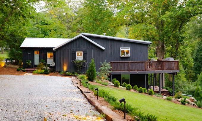 Pegram Cabin | Midcentury Modern View Cabin Near Nashville