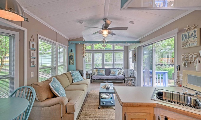 Put-in-Bay Villa | Middle Bass Island Escape: Resort Pool & Bar!