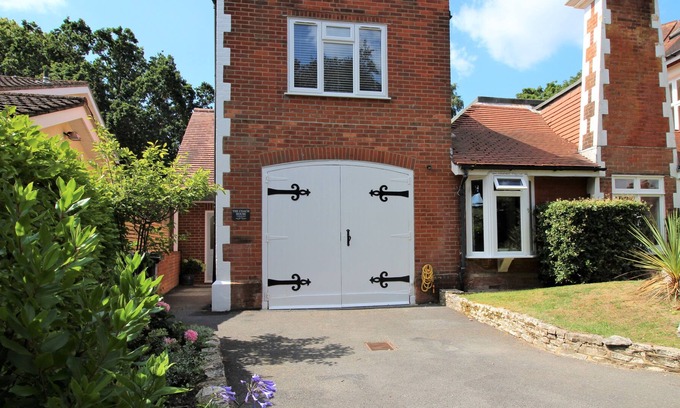 Westbourne Cottage | Middle Chine
