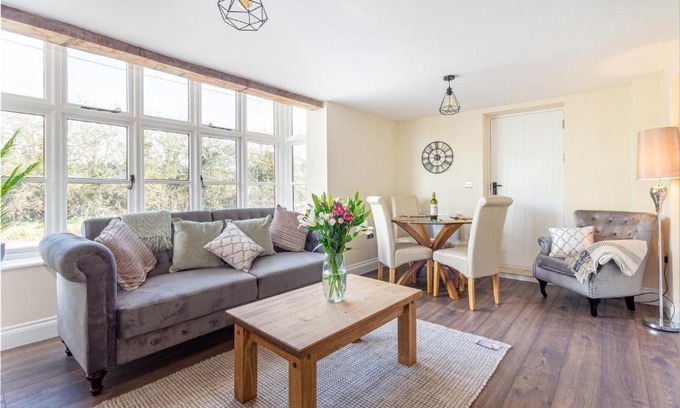 Eastgate House | Middle Cottage