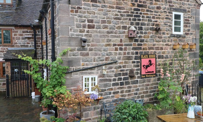 Endon Cottage | MIDDLE COTTAGE, romantic, character holiday cottage in Endon