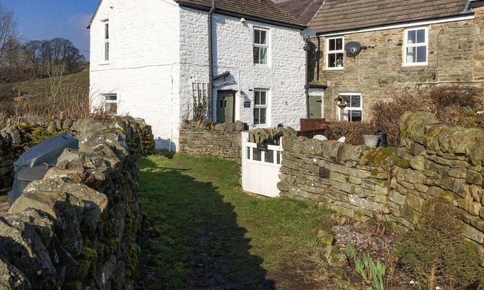 Eastgate Cottage | MIDDLEHOPE COTTAGE, pet friendly, with open fire in St John's Chapel