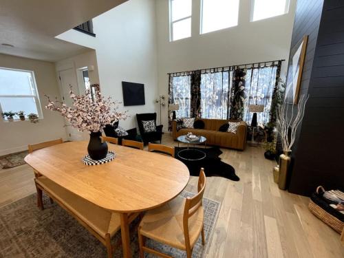 Park City House | Midnight Manor-Modern-Spacious