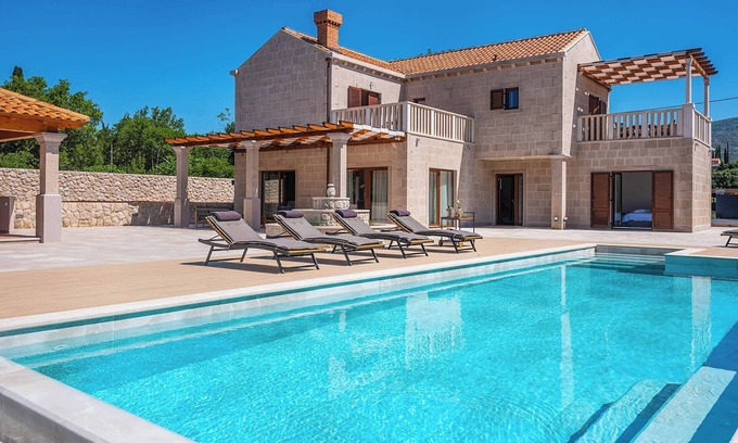 Cilipi Villa | Midnight Serenity - Four Bedroom Villa, Sleeps 8