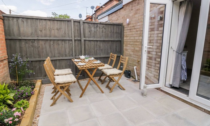 City Centre Cottage | Midsummer Cottage