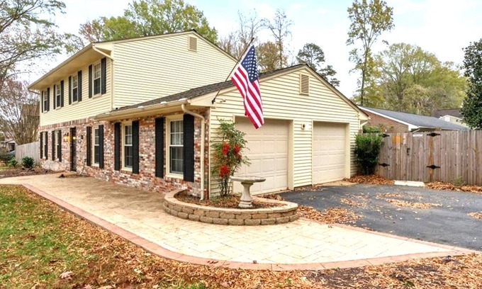 Fredericksburg House | Midterm/pet-friendly! Minutes from downtown FXBG!