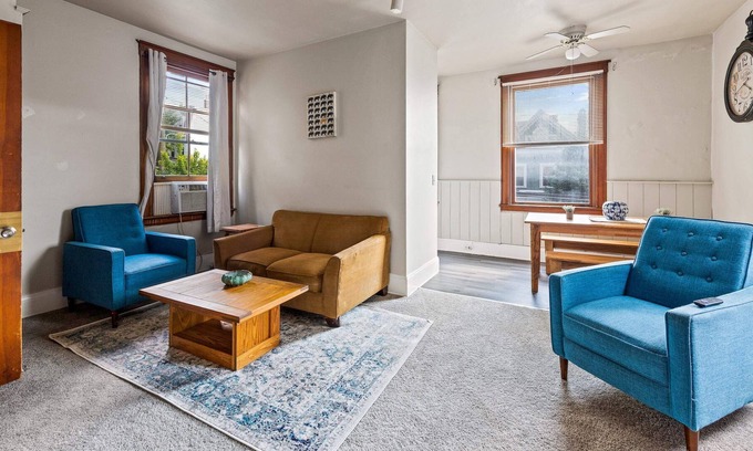 Clifton Heights Apartment | Midtown Apt Near Downtown&U of C - Hangout Unit 2