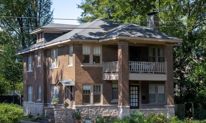 Central Gardens House | Midtown/Central Gardens Duplex