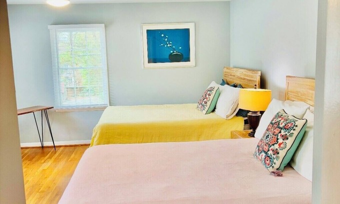 Piedmont Heights House | Midtown House, Walk to Piedmont Park, private Fire Pit, Sleeps 14, free parking