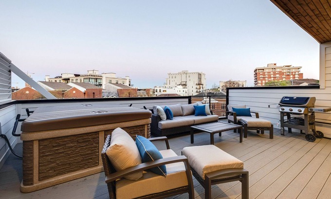 Midtown House | MIDTOWN LUXE - 2 PREMIUM TOWN HOMES - ROOFTOP HOT TUB