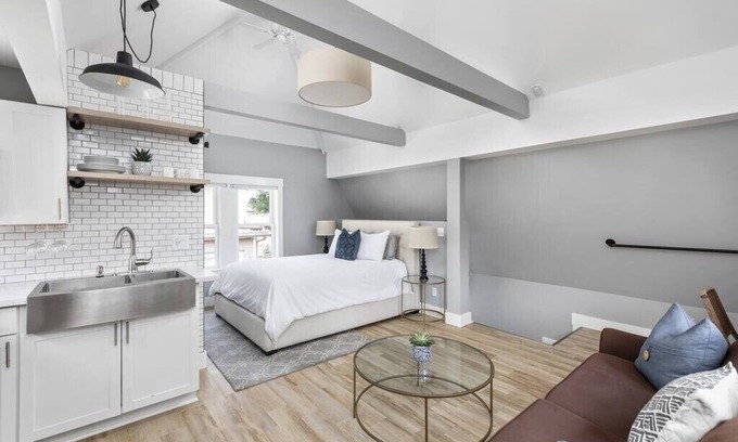 Mapleton/Fall Creek House | Midtown Modern Carriage Home by Major Attractions