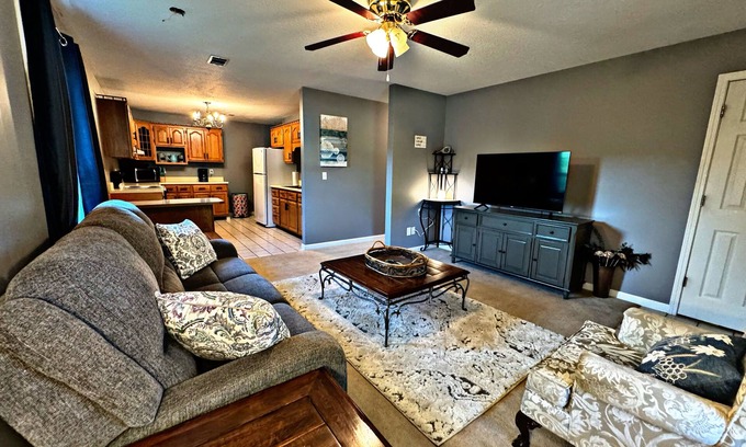 Mountain View House | Midtown Oasis
