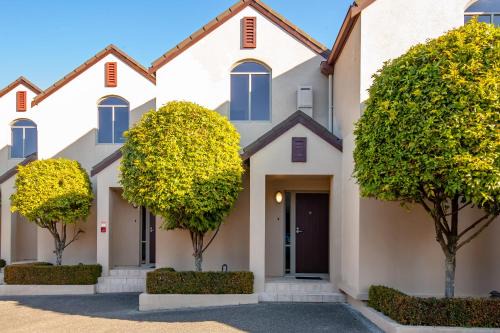 Taupo House | Midtown Tui Villa - Taupō Central Holiday Unit