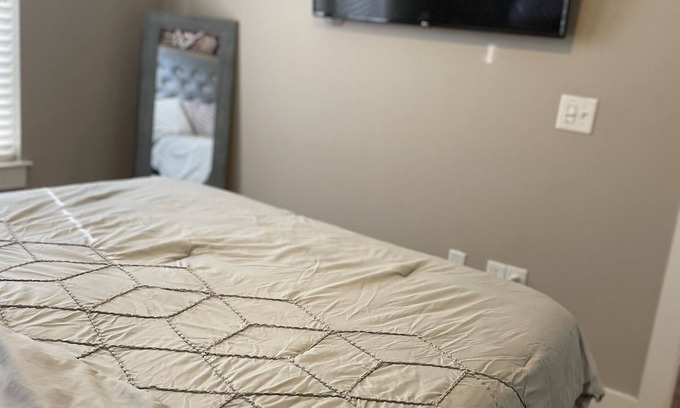 Lindridge-Martin Manor Apartment | Midtown Unit w Free Parking