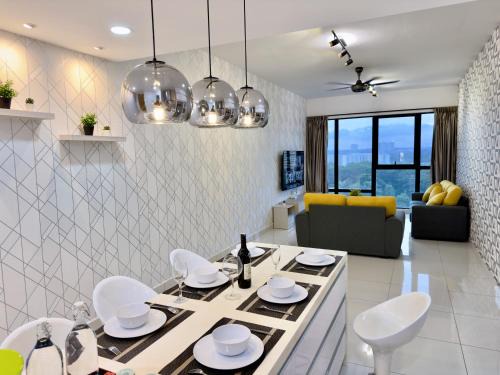Central District Apartment | MidValley Southkey Mosaic 6-9pax Netflix-SmartTV70inch