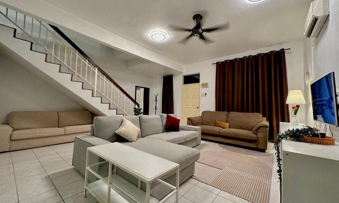 Taman Setia Indah House | Mijanna Guesthouse - Johor Bahru