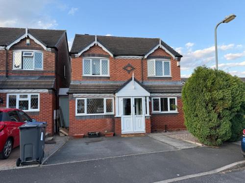 Acocks Green House | Mikab Inn Premium Room For Family & Solo in Birmingham