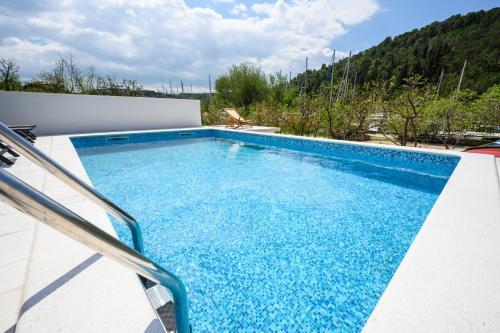 Skradin Apartment | Mila and Jurija Formenti 2 apartments in heart of nautic marina, with heated swimming pool, bikes, Sup, kajak