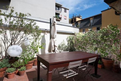 Tricolore Apartment | Milan Cathedral - Beautiful Penthouse with Terrace