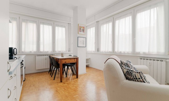 Barona Apartment | Milano Bright Apartment with private parking!