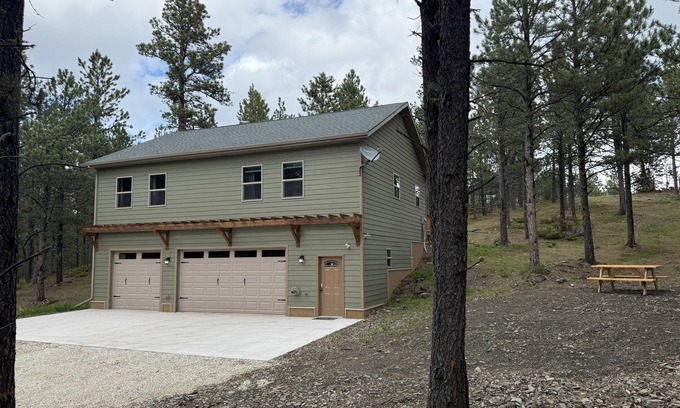 Deadwood House | Mile-high Pines Lodge