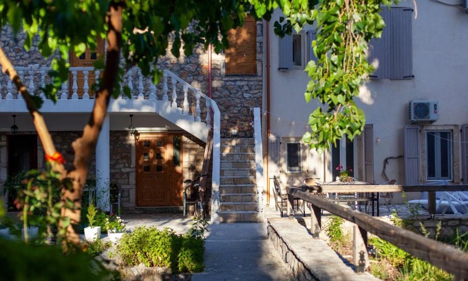 Himare Hotel | Militiko