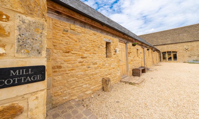 Bourton Apartment | Mill Cottage 2 - Ash Farm Cotswolds
