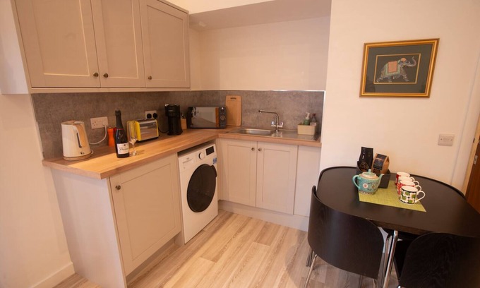 Melrose Apartment | Mill Cottage Garden Studio in historic Newstead next to Melrose
