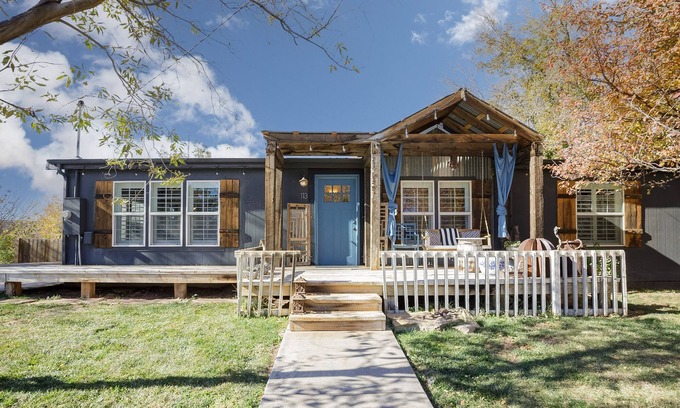 Virgin House | Mill Street Station bungalow 10 minutes to Zion