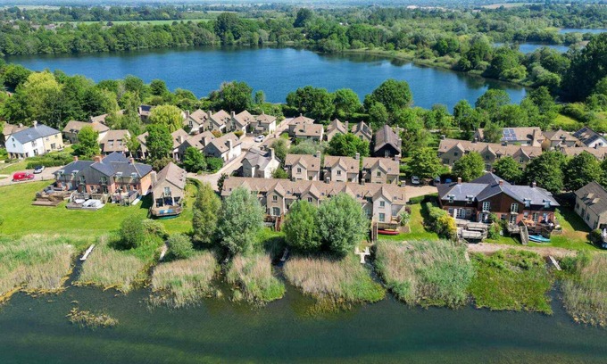 Cirencester House | Mill Village 75, Tide Cottage (P)