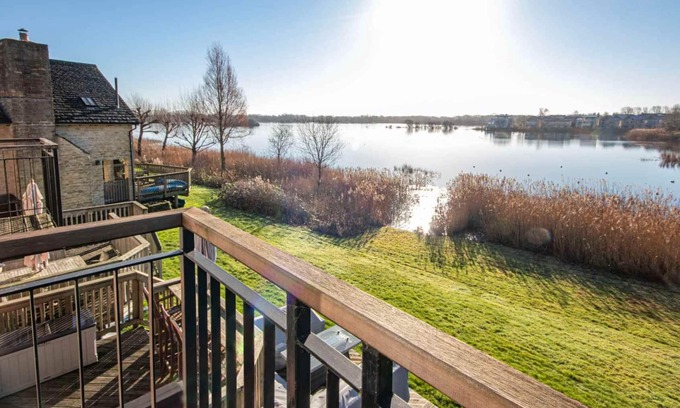 Cirencester House | Mill Village 81, Trout Cottage