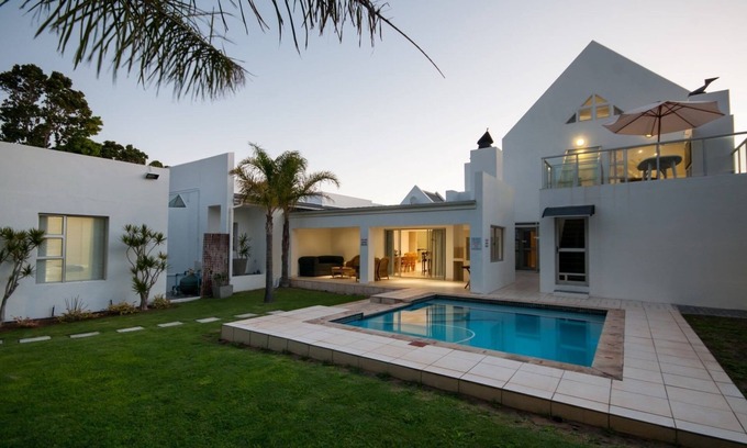 Summerstrand House | Millard Crescent Guest House