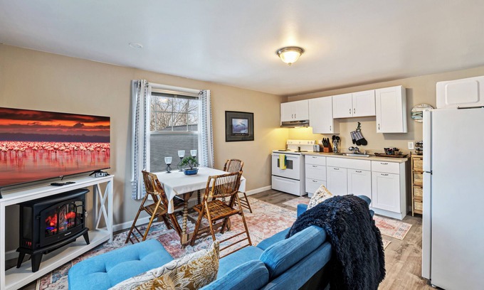 Sugar House Apartment | Millcreek Bliss: Relax, Recharge and Enjoy Panoramic Views of the Mountains